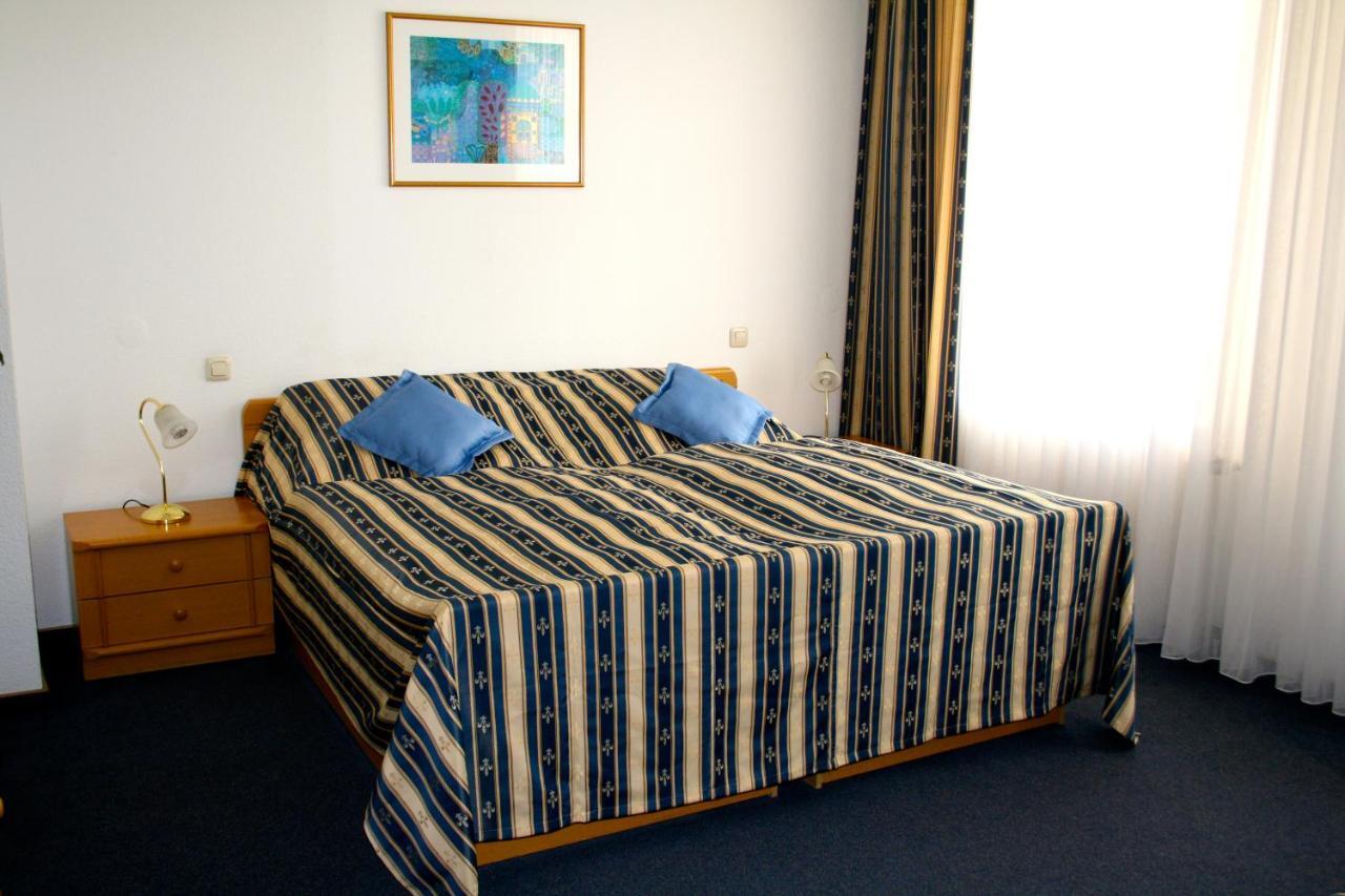 Hotel Am Schloss Borbeck Essen Ruang foto